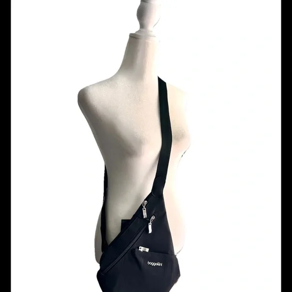Baggallini Mini Sling Crossbody Black Bag NWT - Picture 2 of 7